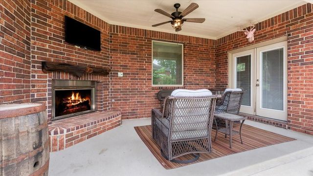 2077 Brookmont Drive, Conroe, TX 77301