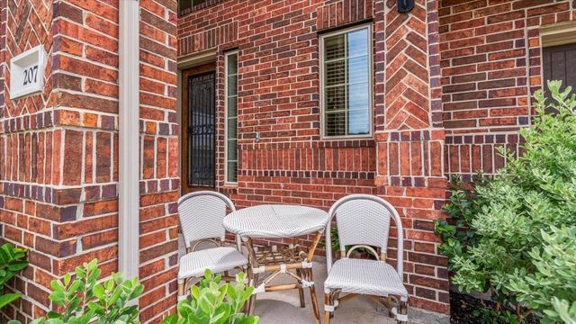 2077 Brookmont Drive, Conroe, TX 77301