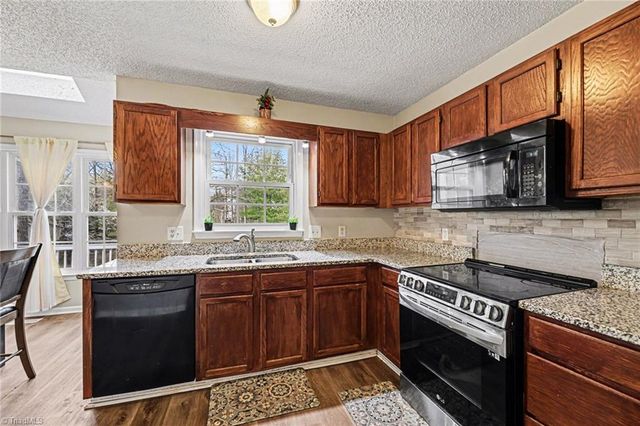 5518 Cobble Glen Court, Greensboro, NC 27407