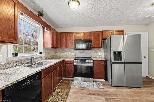 5518 Cobble Glen Court, Greensboro, NC 27407