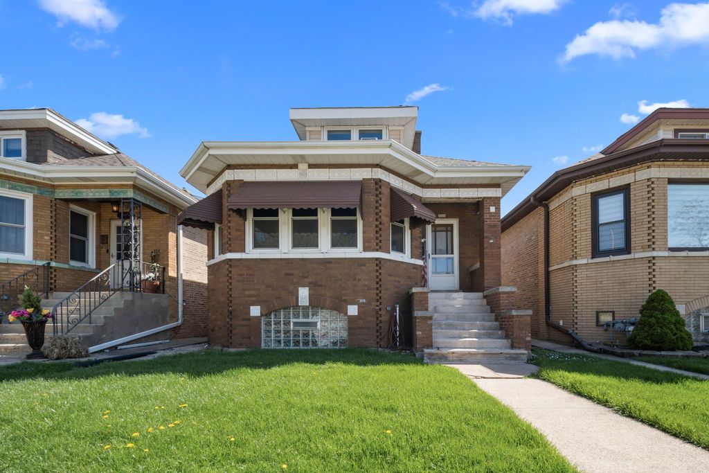 2945 N 77th Avenue, Elmwood Park, IL 60707