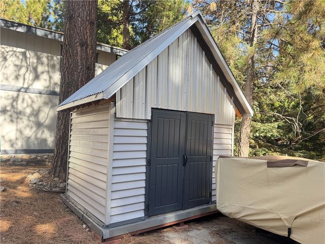 31120 Mountain Oak, Running Springs, CA 92382