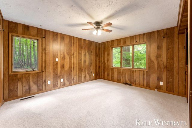 15594 Ritchie Avenue NE, Cedar Springs, MI 49319