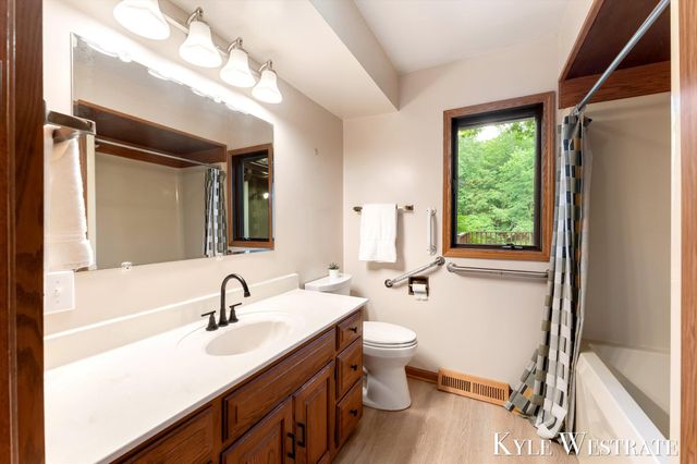15594 Ritchie Avenue NE, Cedar Springs, MI 49319