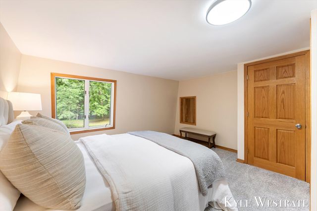 15594 Ritchie Avenue NE, Cedar Springs, MI 49319