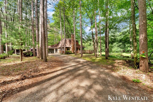 15594 Ritchie Avenue NE, Cedar Springs, MI 49319