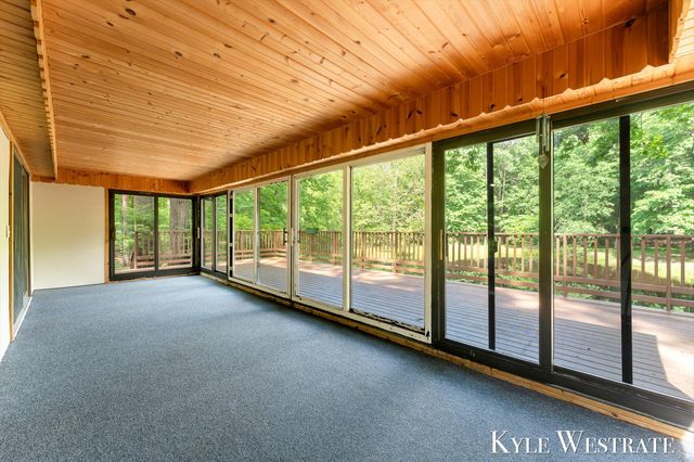 15594 Ritchie Avenue NE, Cedar Springs, MI 49319