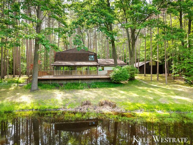 15594 Ritchie Avenue NE, Cedar Springs, MI 49319