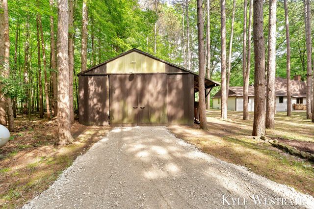 15594 Ritchie Avenue NE, Cedar Springs, MI 49319