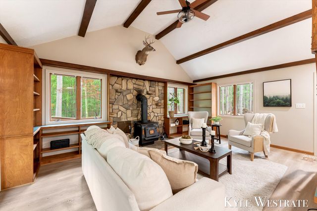 15594 Ritchie Avenue NE, Cedar Springs, MI 49319