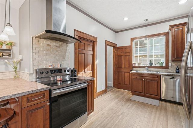 721 W GRAHAM Avenue, Council Bluffs, IA 51503