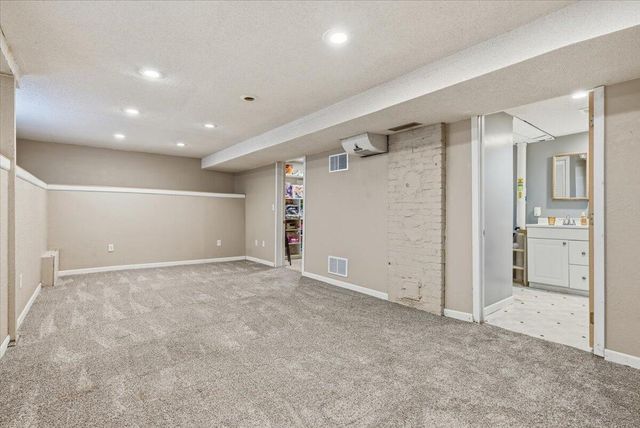 721 W GRAHAM Avenue, Council Bluffs, IA 51503