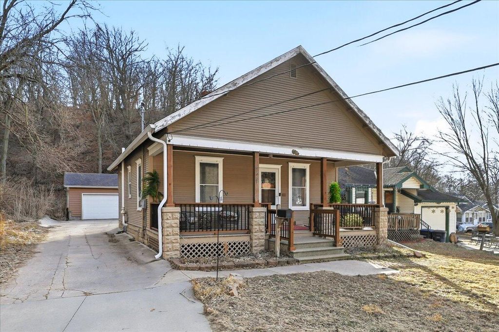 721 W GRAHAM Avenue, Council Bluffs, IA 51503