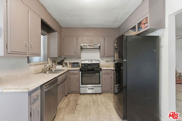 1700 Airport Drive, Bakersfield, CA 93308