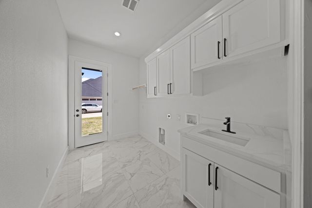 2903 Sunnyside Drive, Ennis, TX 75119