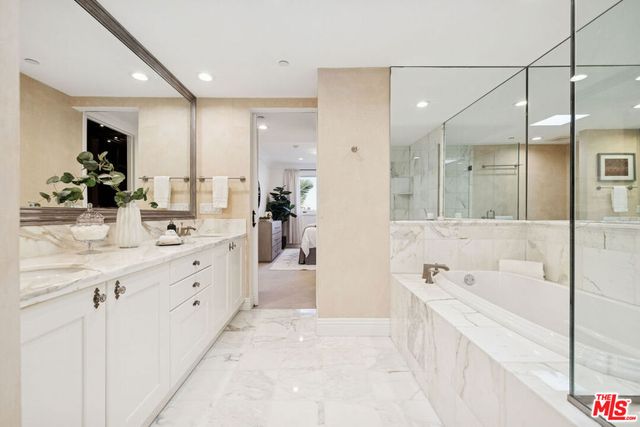 261 S Reeves Drive PH3, Beverly Hills, CA 90212