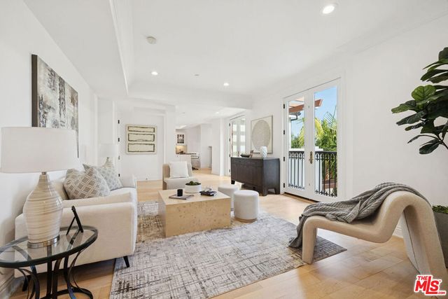 261 S Reeves Drive PH3, Beverly Hills, CA 90212