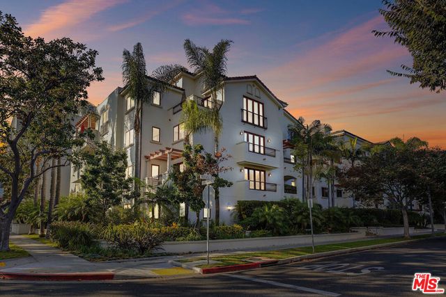 261 S Reeves Drive PH3, Beverly Hills, CA 90212