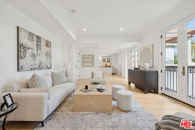 261 S Reeves Drive PH3, Beverly Hills, CA 90212