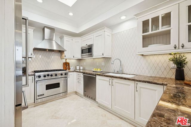 261 S Reeves Drive PH3, Beverly Hills, CA 90212