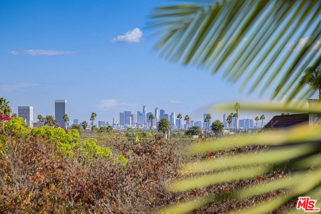 261 S Reeves Drive PH3, Beverly Hills, CA 90212