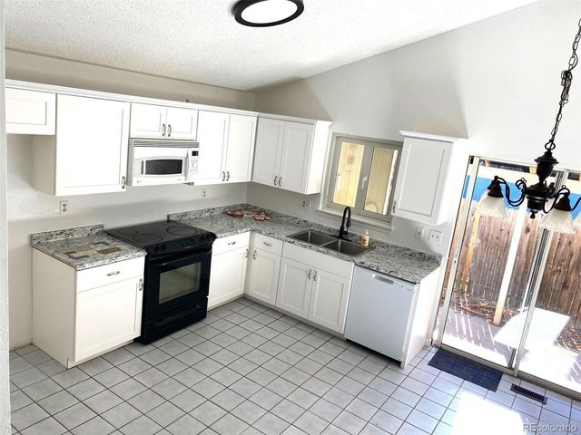 4865 S Espana Ln, Centennial, CO 80015