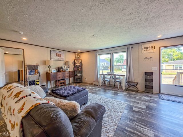 969 A Street SE, Linton, IN 47441