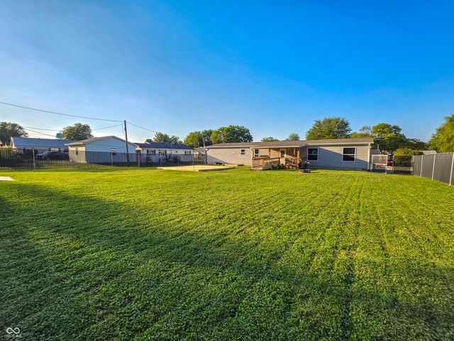 969 A Street SE, Linton, IN 47441