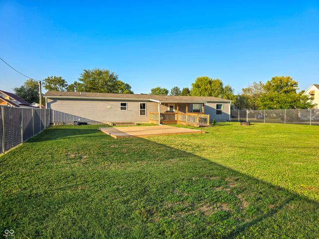 969 A Street SE, Linton, IN 47441