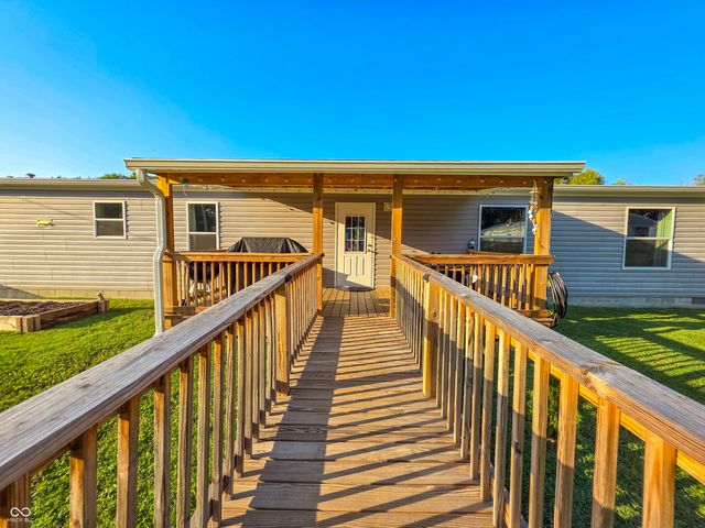 969 A Street SE, Linton, IN 47441