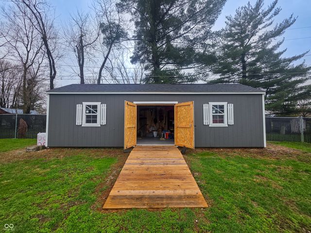 969 A Street SE, Linton, IN 47441