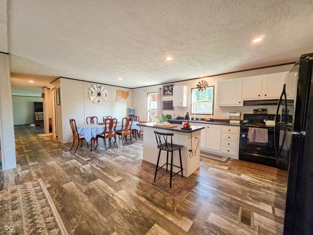 969 A Street SE, Linton, IN 47441