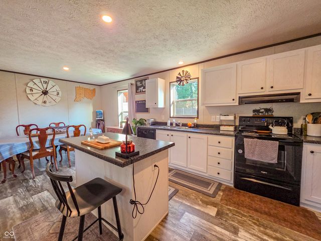 969 A Street SE, Linton, IN 47441