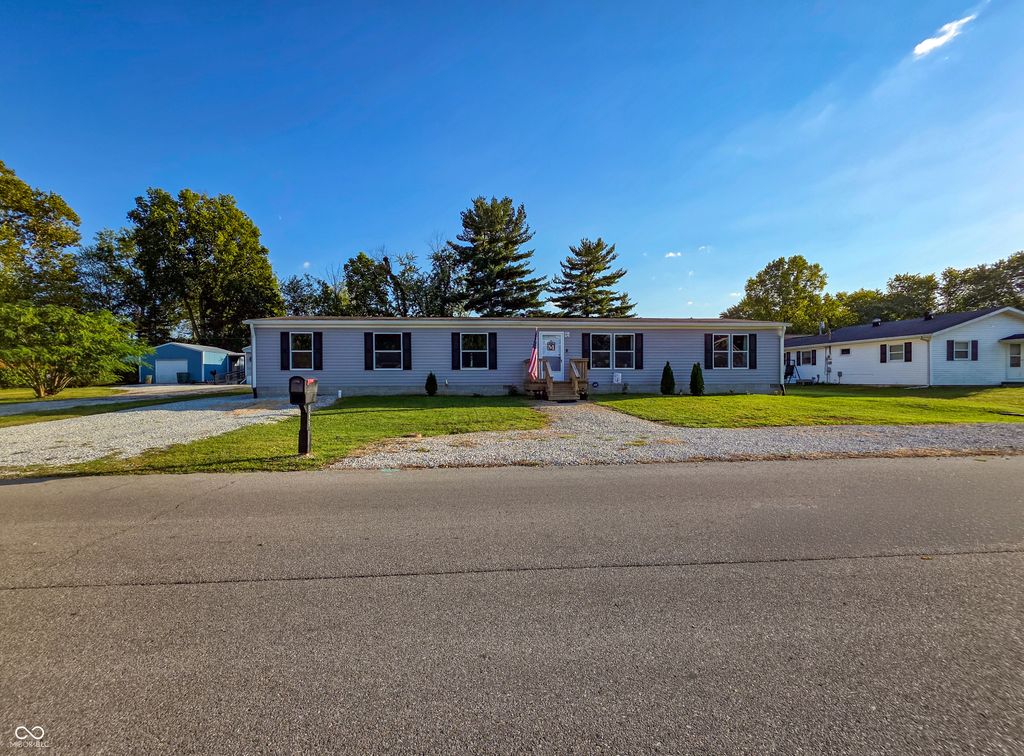 969 A Street SE, Linton, IN 47441