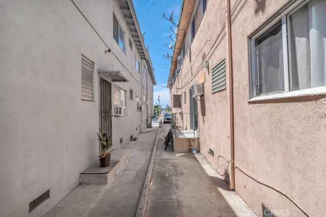 132 N Normandie, Los Angeles, CA 90004