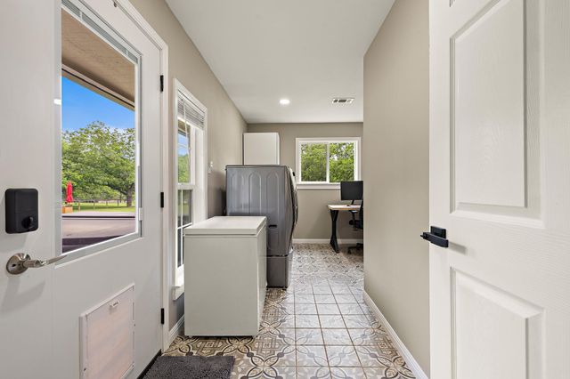 1007 S Gabriel DR, Leander, TX 78641