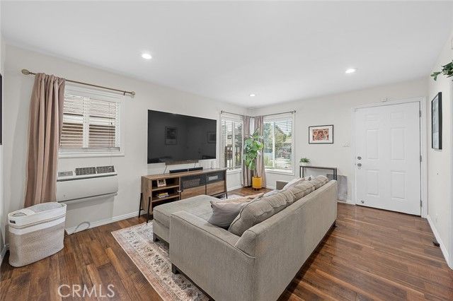 303 E Home, Long Beach, CA 90805