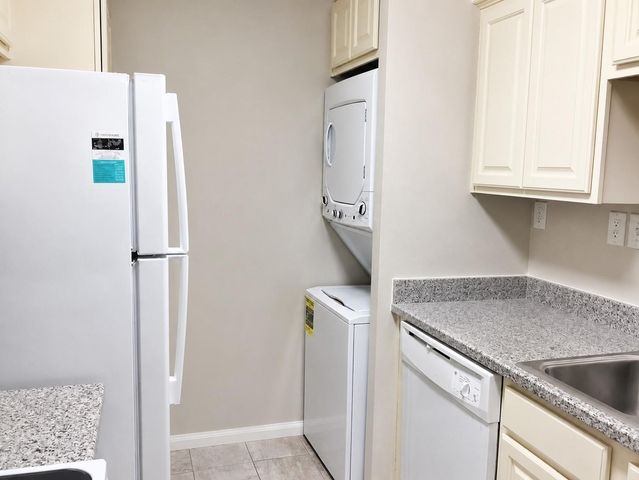1860 White Oak Dr 217, Houston, TX 77009
