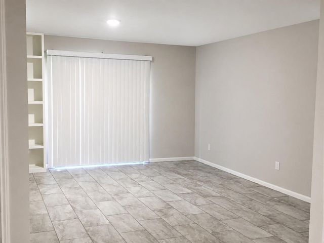 1860 White Oak Dr 217, Houston, TX 77009