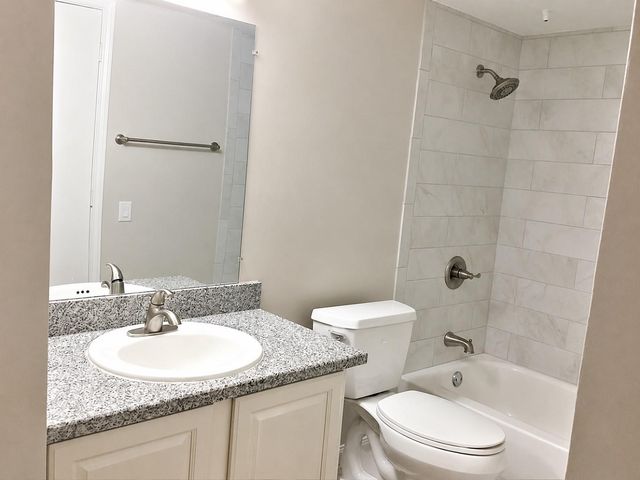 1860 White Oak Dr 217, Houston, TX 77009