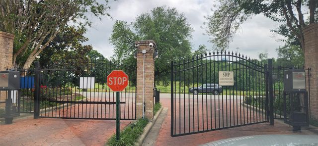 1860 White Oak Dr 217, Houston, TX 77009