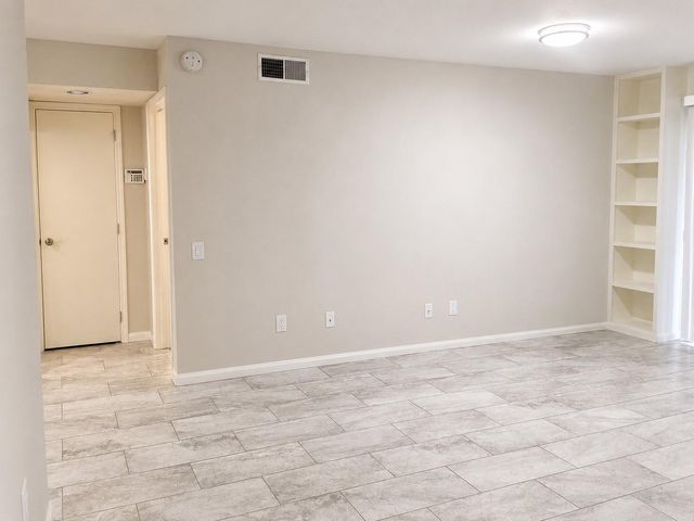 1860 White Oak Dr 217, Houston, TX 77009