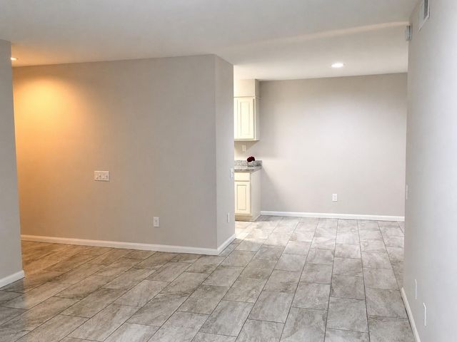 1860 White Oak Dr 217, Houston, TX 77009