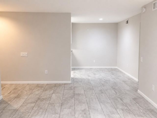 1860 White Oak Dr 217, Houston, TX 77009
