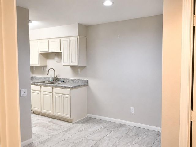 1860 White Oak Dr 217, Houston, TX 77009