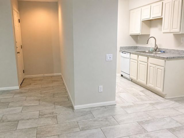 1860 White Oak Dr 217, Houston, TX 77009