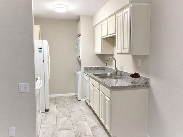 1860 White Oak Dr 217, Houston, TX 77009
