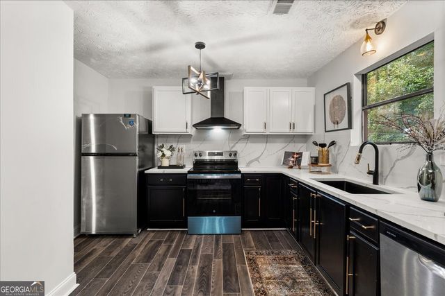 3809 Chimney Ridge Court, Ellenwood, GA 30294