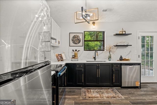 3809 Chimney Ridge Court, Ellenwood, GA 30294