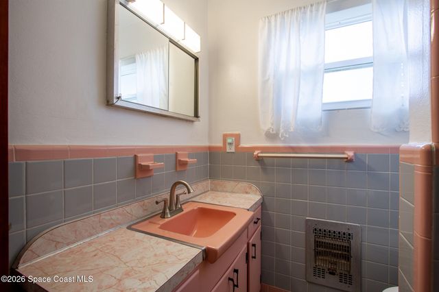 2 Holiday Lane S, Titusville, FL 32796